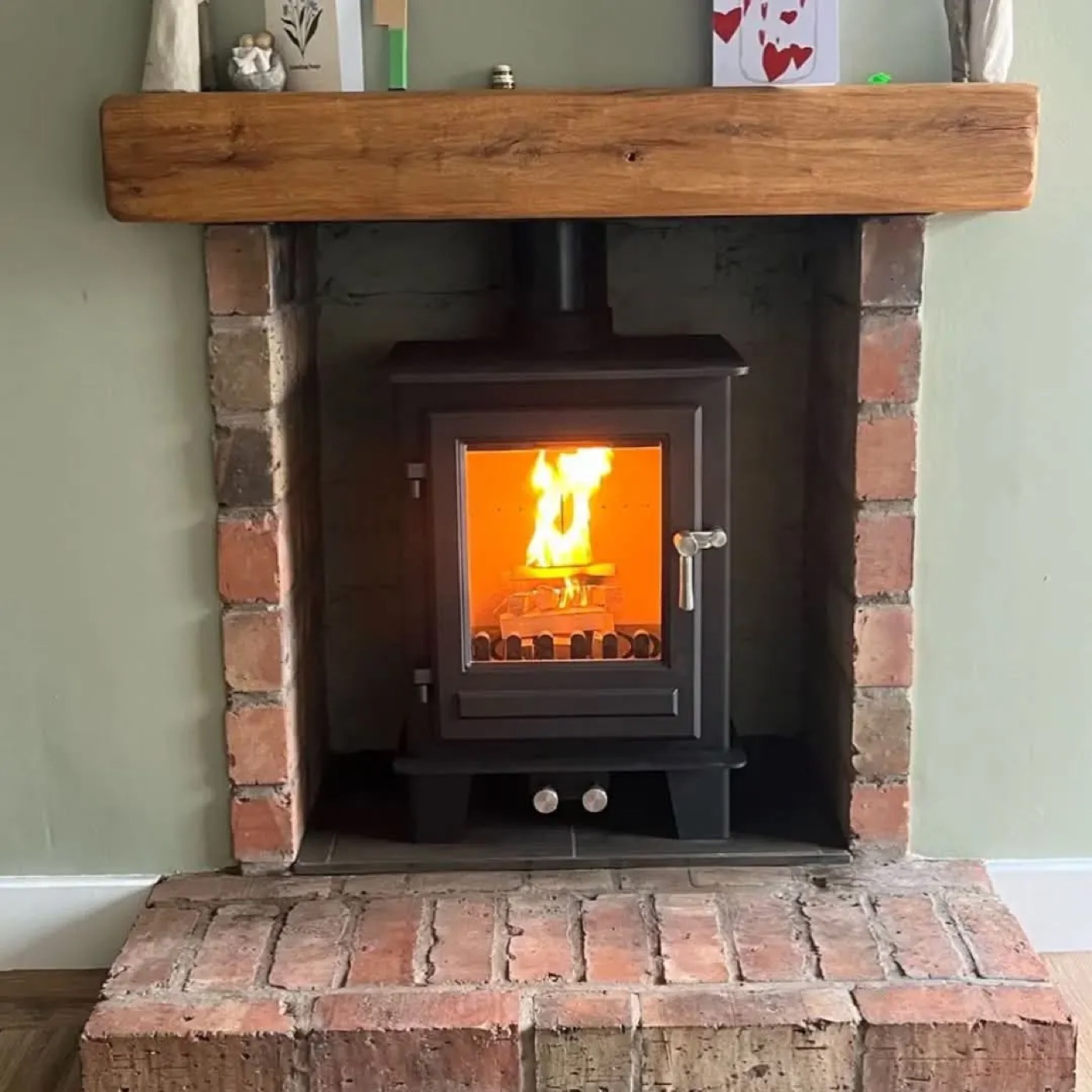 Multi-fuel stove in a brick chamber with an oak beam